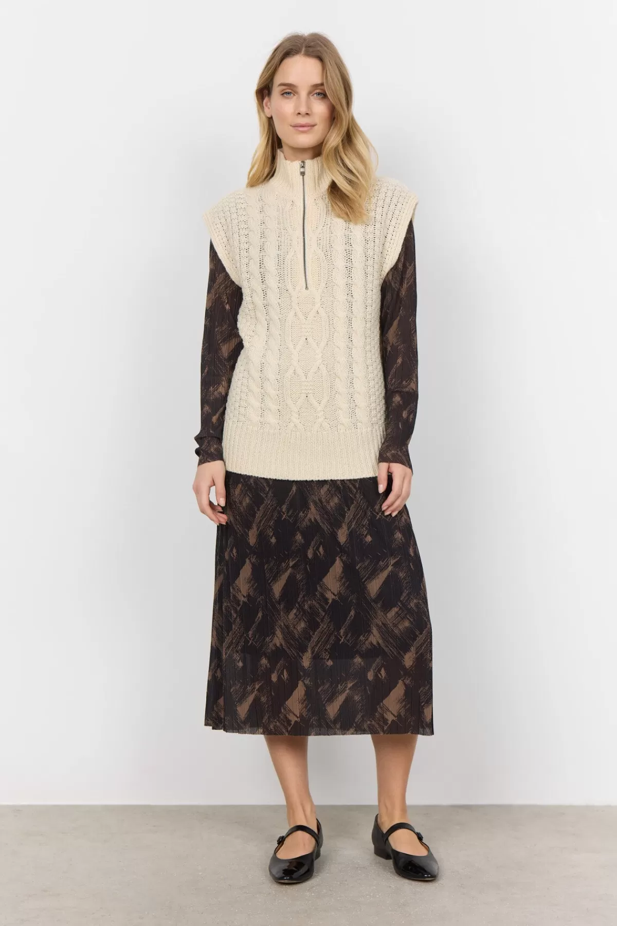 Soyaconcept Knitwear-SC-IBBE 1 Waistcoat Cream